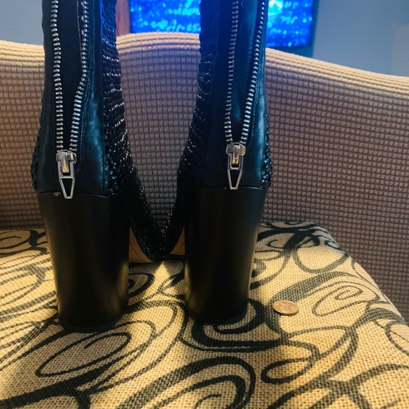 Dolce Vita Boots
Black woven ankle boots. Size 6 - Picture 3 of 5